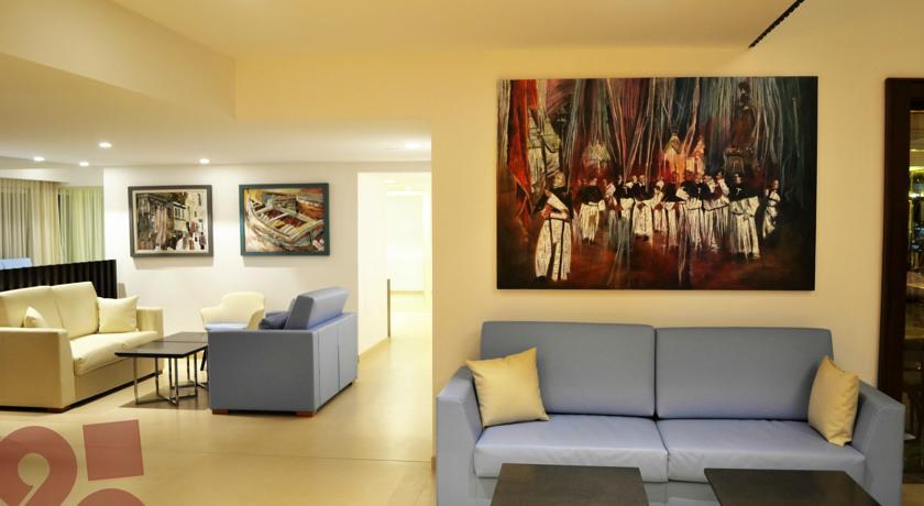Qawra Palace & 4* St. Paul's Bay