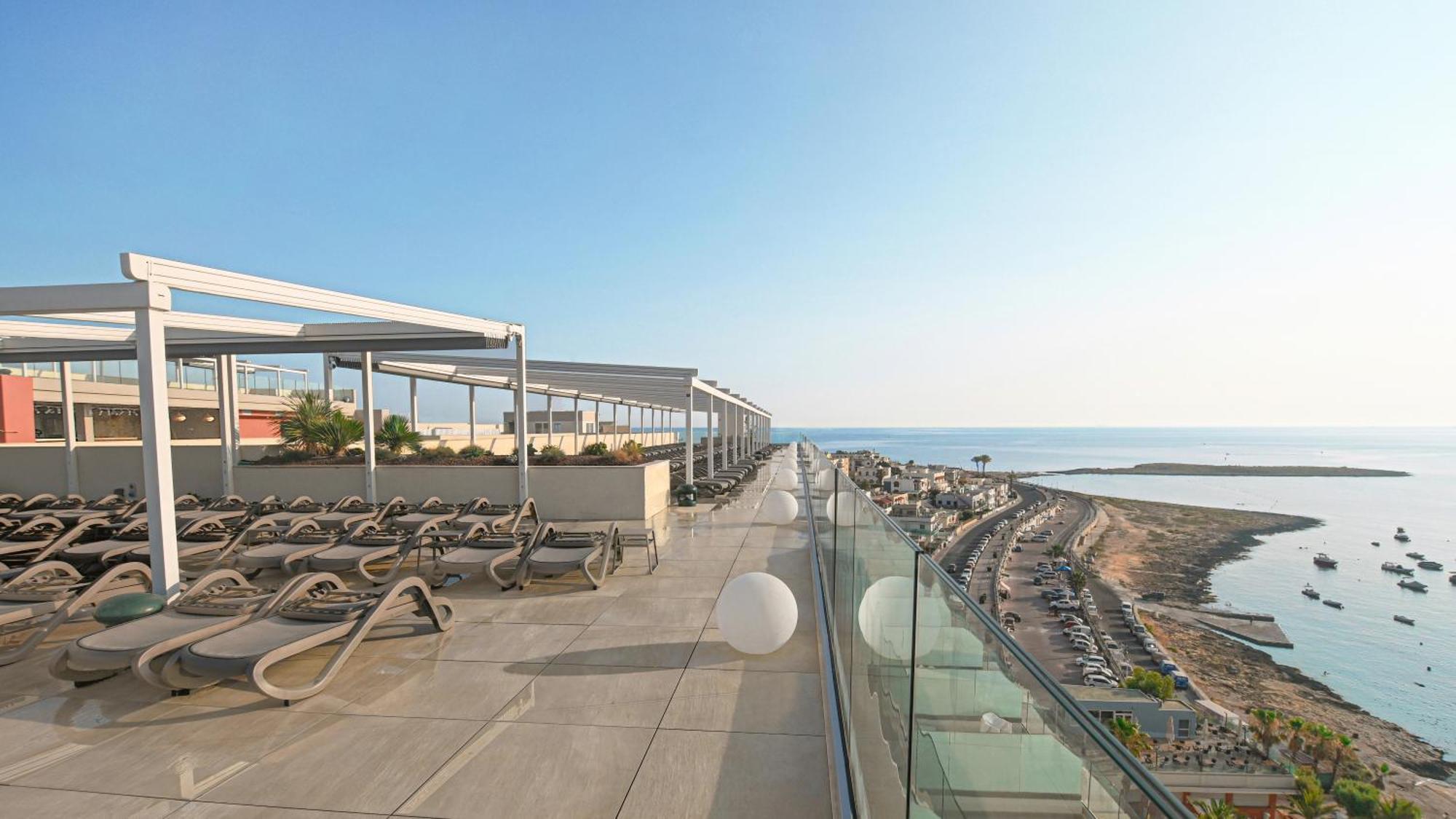 Qawra Palace & 4* St. Paul's Bay
